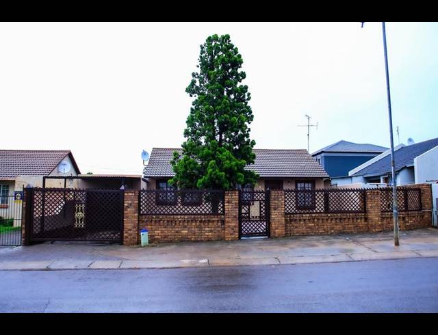 3 BEDROOM PROPERTY TO RENT IN ELANDSPOORT